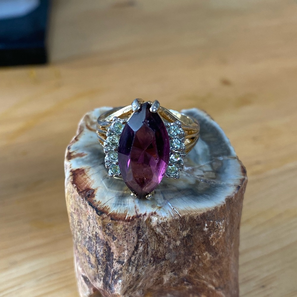 Vintage 18K GE ring